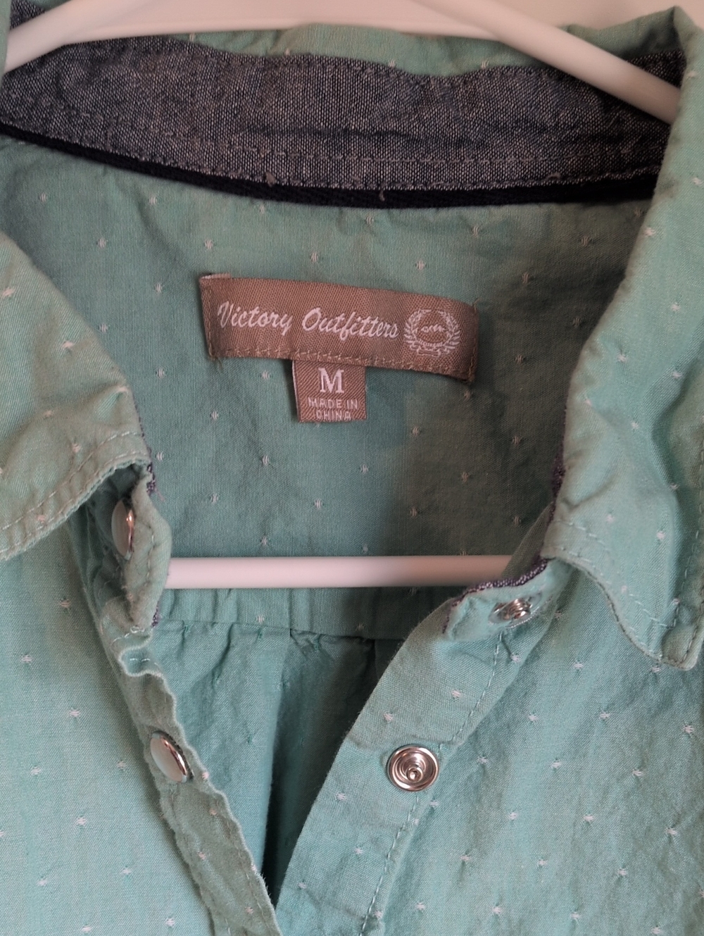 Victory Outfitters Women’s Mint Green Button-Down Shirt - M